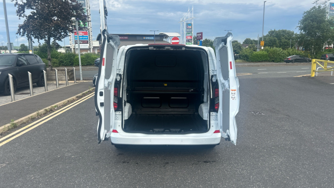 Ford Transit Custom 320 L1 Diesel Fwd 2.0 EcoBlue 136ps H1 Double Cab Van Limited - Image 3